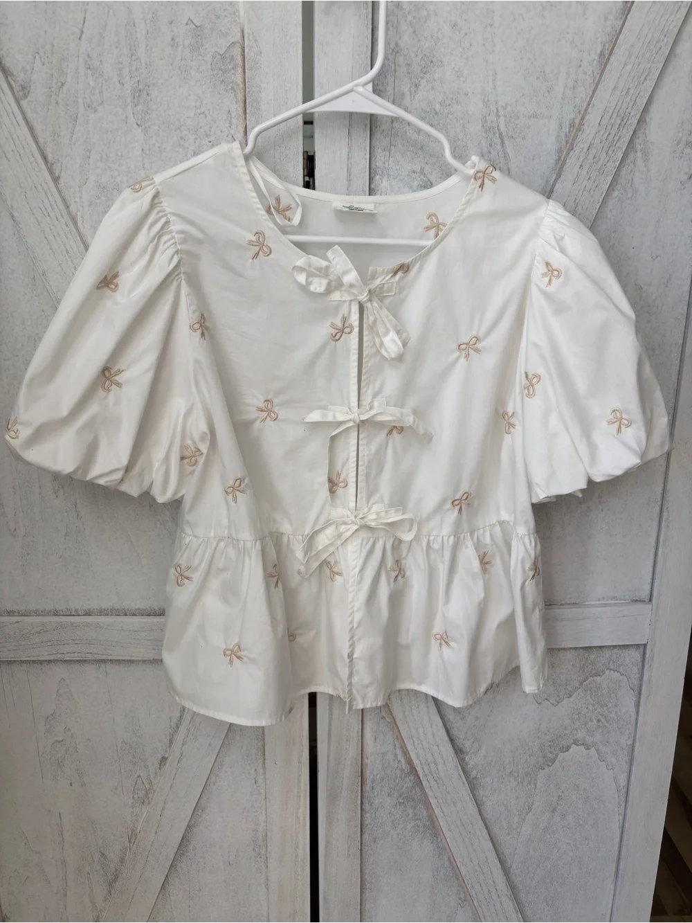 Very J Bow Embroidery Peplum Top Women’s Large White Puff Sleeve - Picture 2 of 8